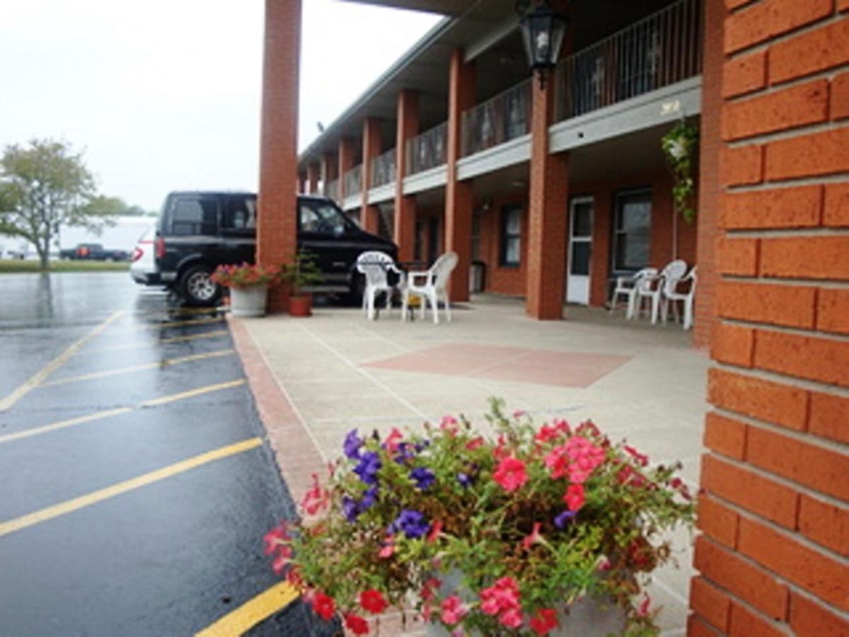 Travel Inn & Suites - Housity