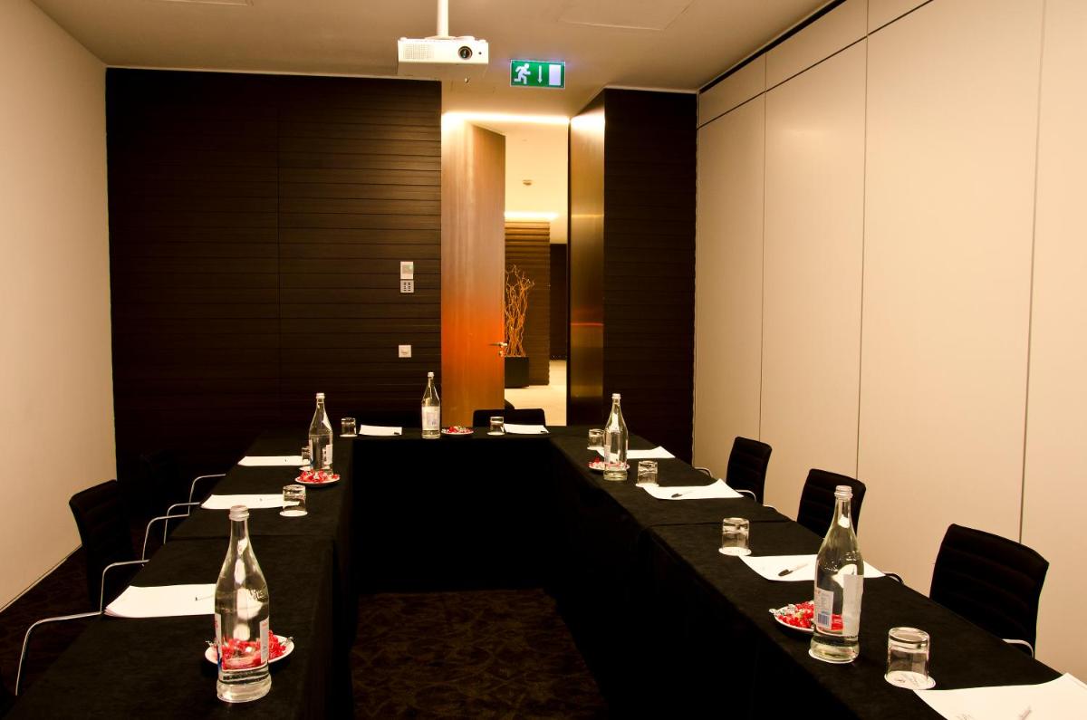 A área empresarial e/ ou a sala de conferências de VIP Grand Lisboa Hotel & Spa
