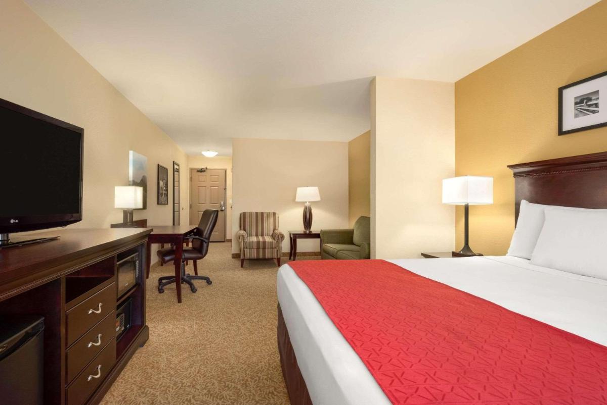 Country Inn & Suites by Radisson, Minot, ND - Housity