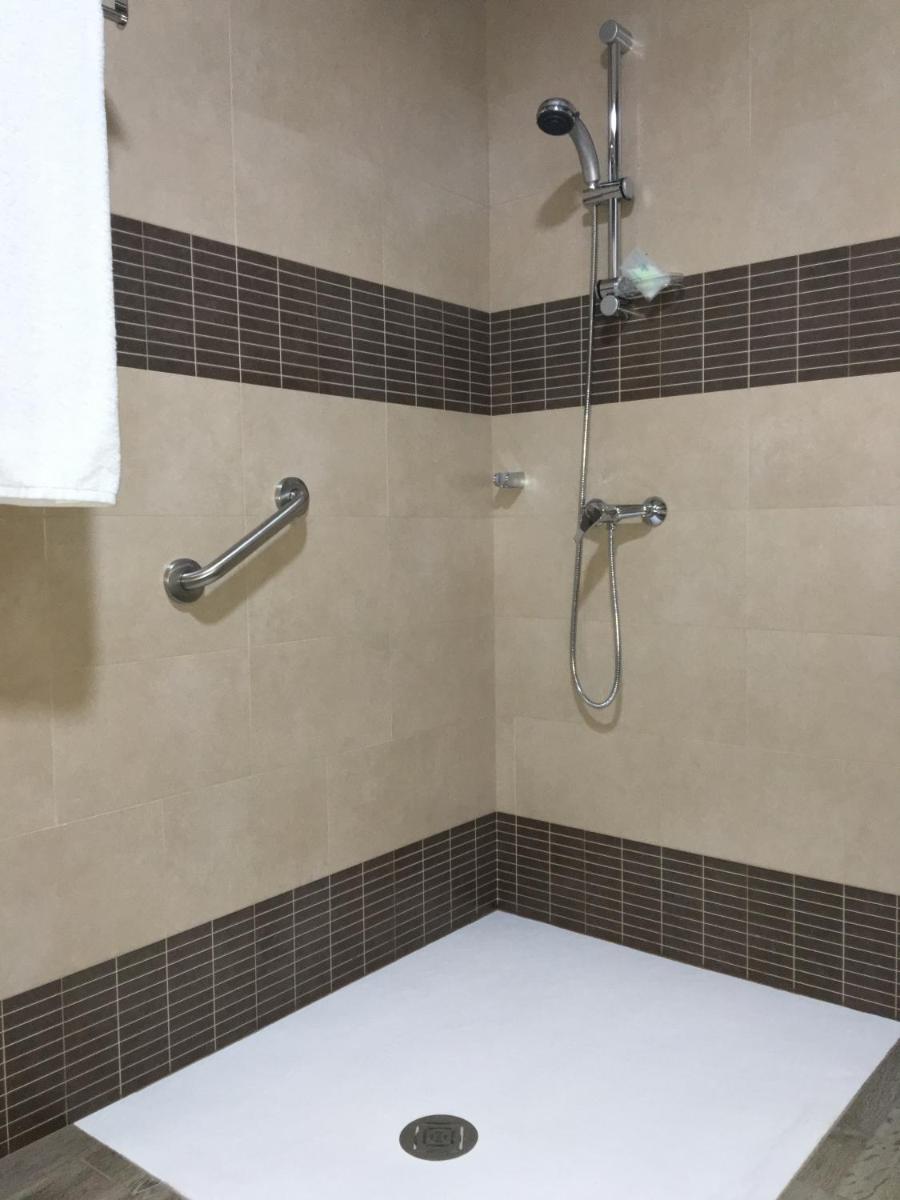 Hostal Los Encinares - Housity