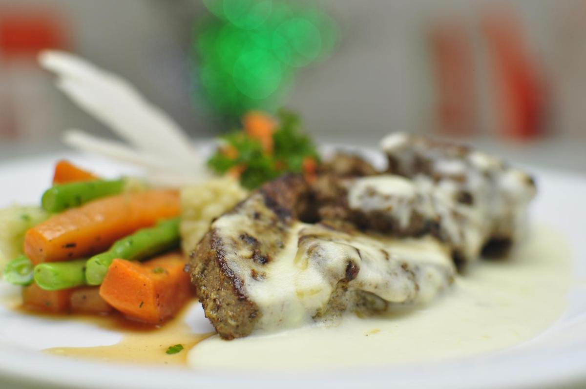 Royal Penguin Boutique Hotel & Spa - Housity