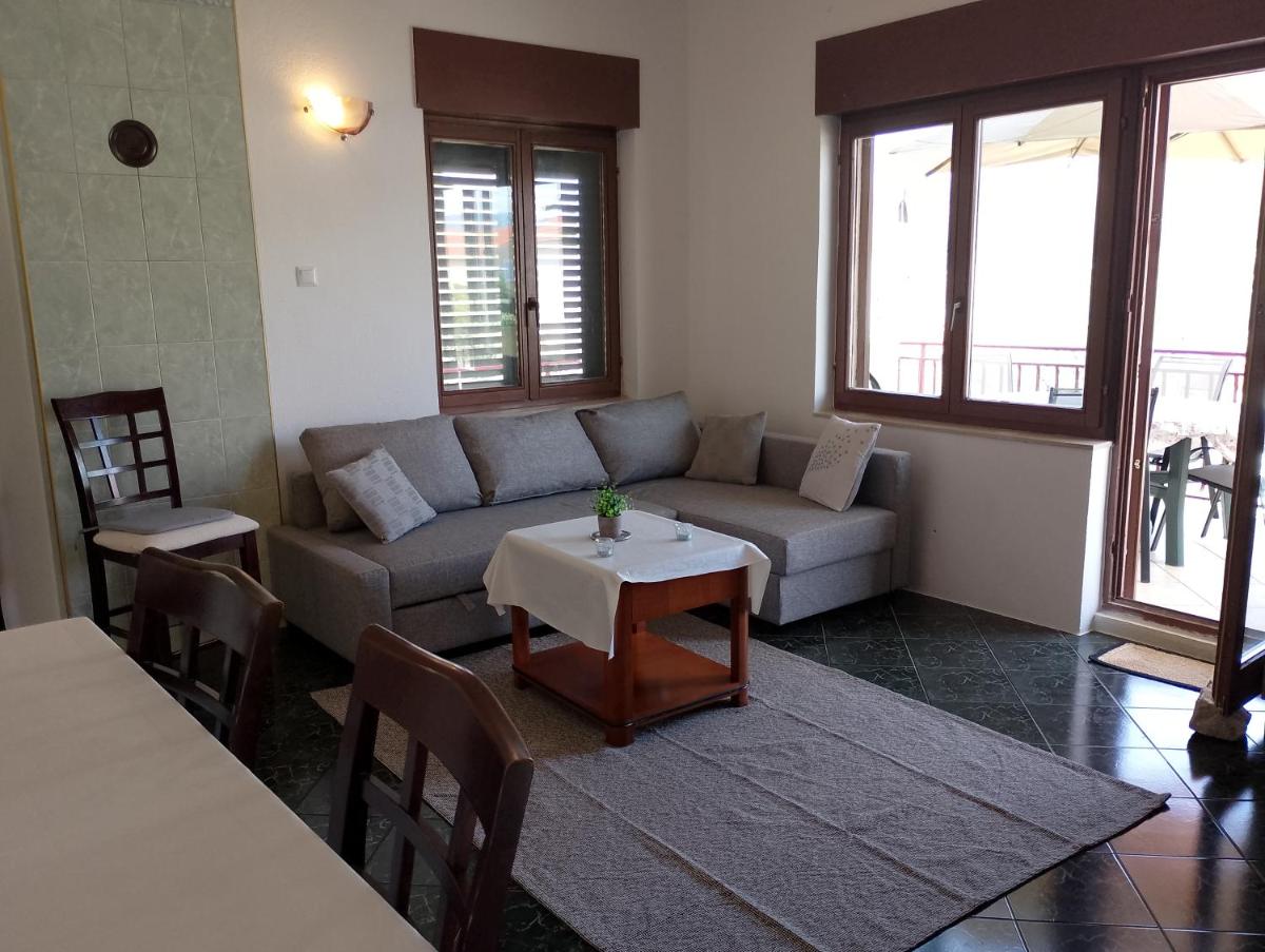 Apartment Lucky Star - 2 Bedroom, Sea View, Large Balcony, Free Parking, BBQ - Housity