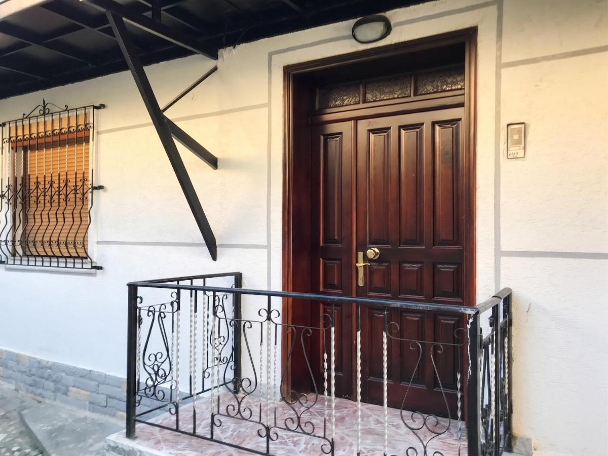 Spacious house in Berat with secure parking - Housity