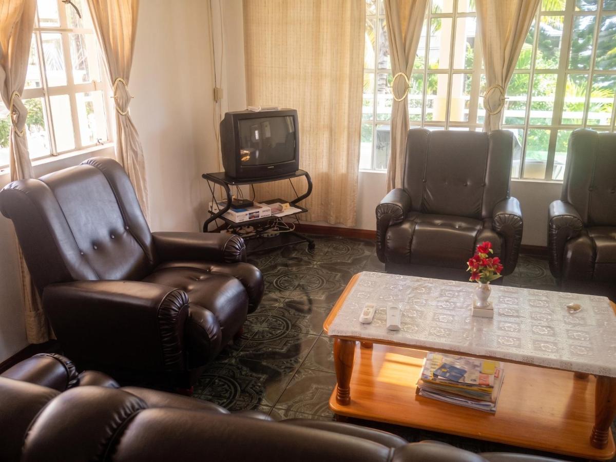 Charming apartment in Trou aux Biches with enclosed garden 50 sqm - Housity