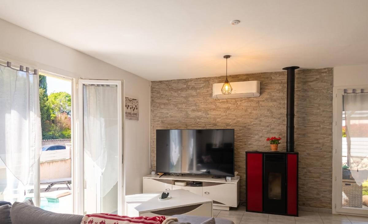 Villa spacieuse avec piscine privative à Saint-Geniès-de-Malgoirès - Housity
