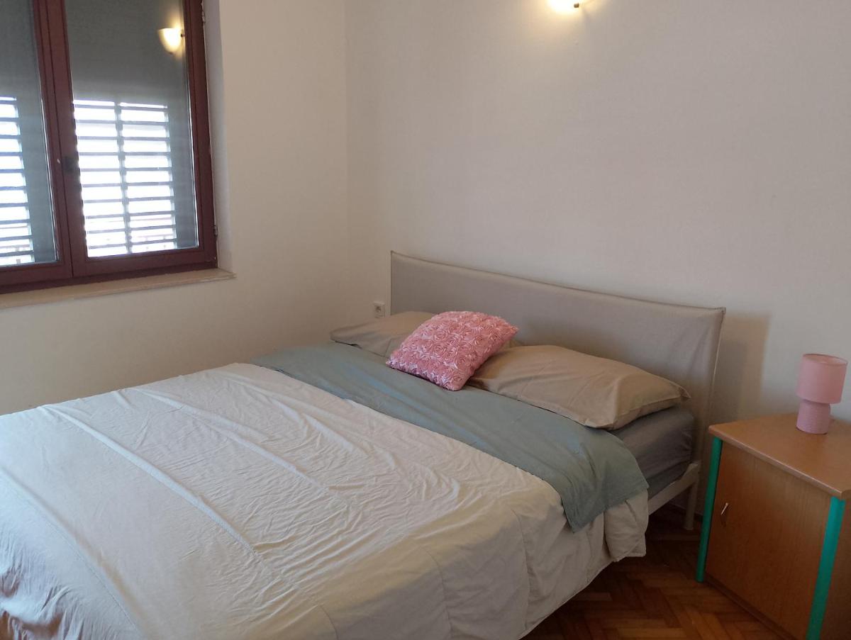 Apartment Lucky Star - 2 Bedroom, Sea View, Large Balcony, Free Parking, BBQ - Housity