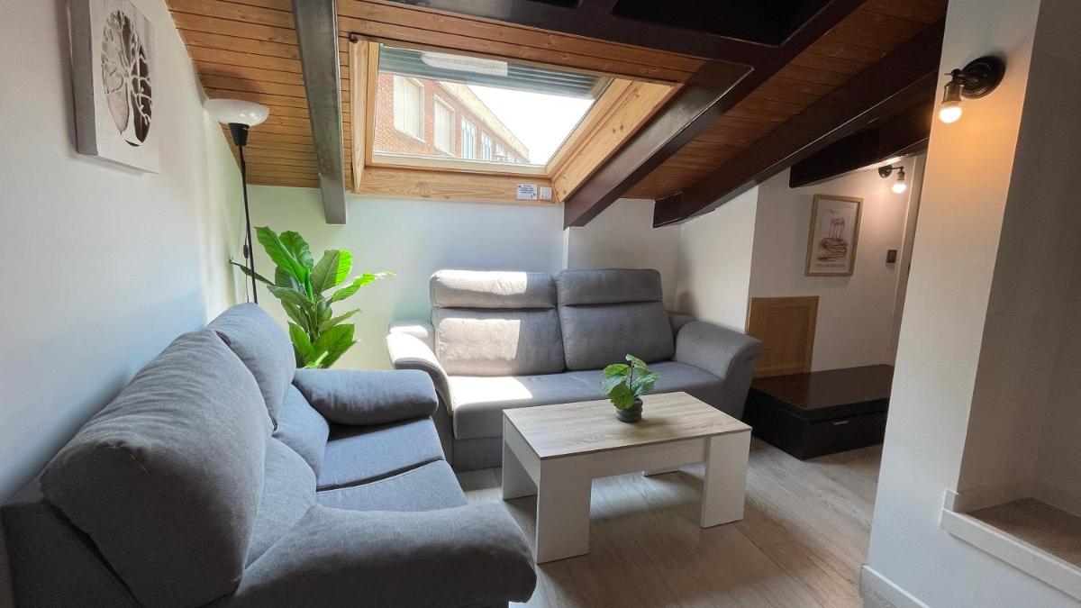 Apartamentos turisticos Ávila Puerta de la Santa 2-1 - Housity