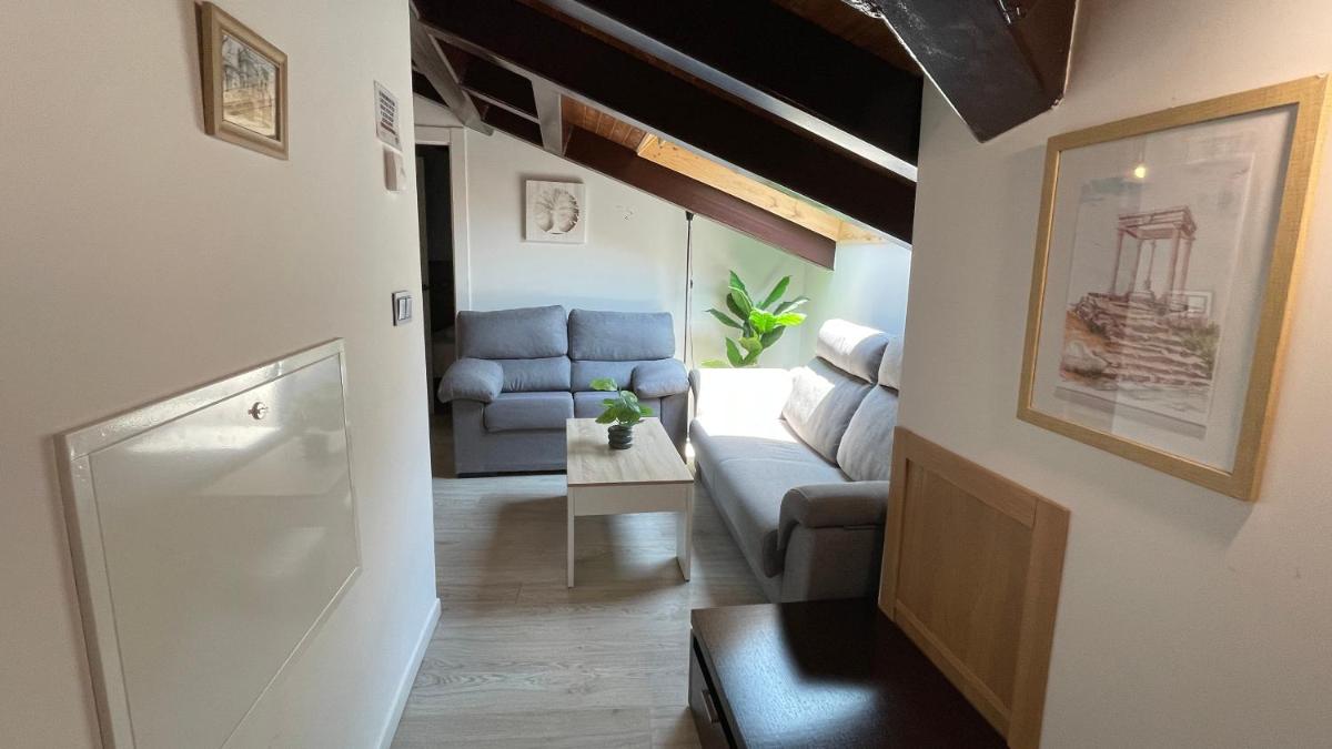 Apartamentos turisticos Ávila Puerta de la Santa 2-1 - Housity