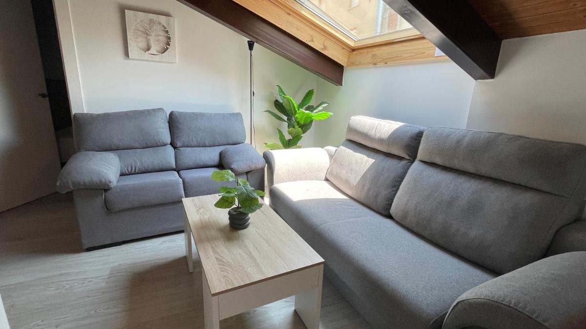 Apartamentos turisticos Ávila Puerta de la Santa 2-1 - Housity