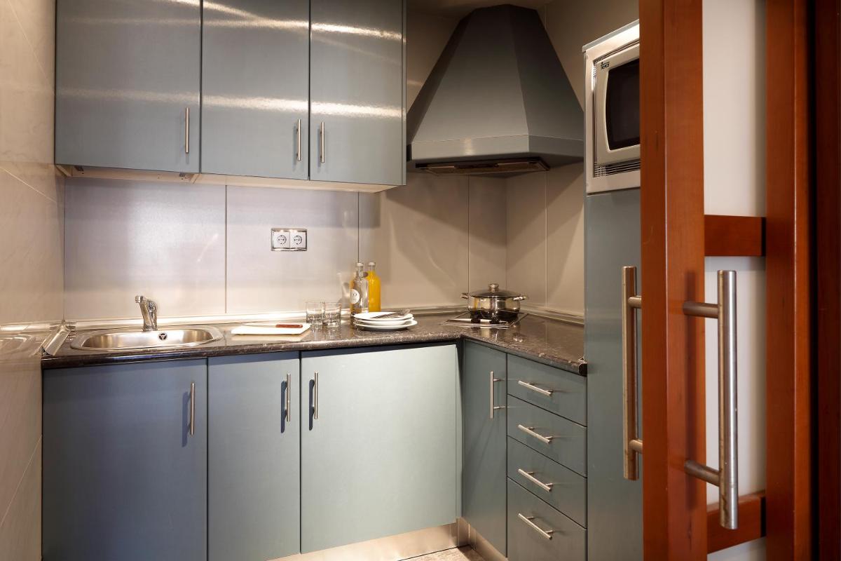 Una cocina o zona de cocina en Eurostars Las Salinas