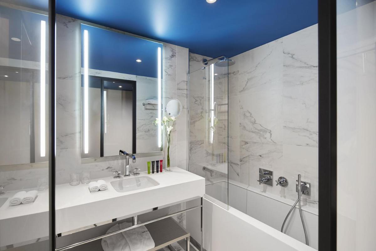 Salle de bains dans l'établissement Hôtel Bel Ami