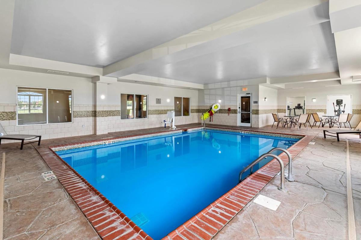 Country Inn & Suites by Radisson, Bowling Green, KY - Housity