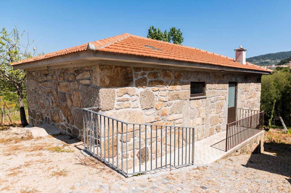 Comfortable house in Fornos with shared pool - Housity