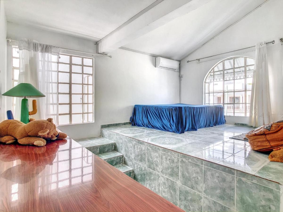 Spacious Apartment in Calodyne with Enclosed Garden - Housity