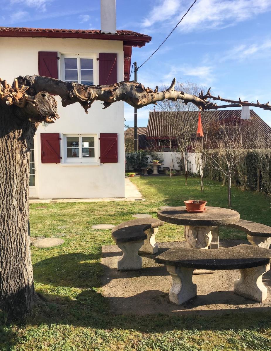 Charmante maison a Arcangues avec vue sur les montagnesEL - Housity