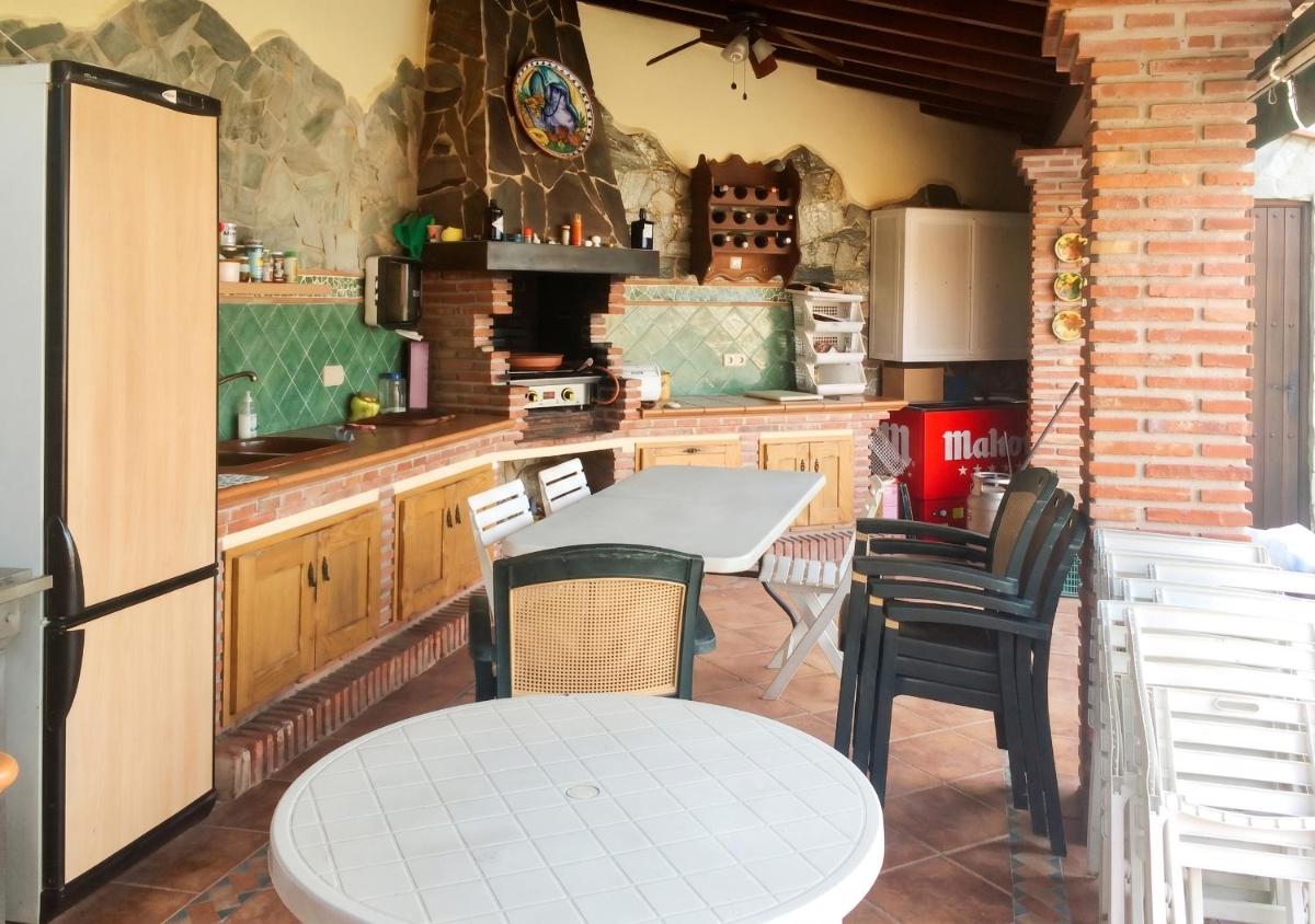Spacious villa with pool in Coin: 300 m² mountain view - Housity