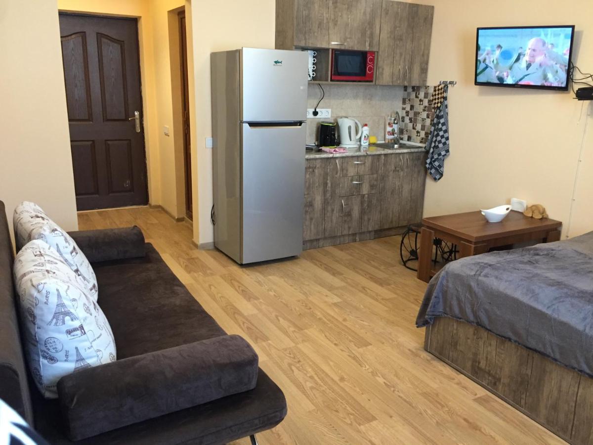 Holiday Studio - Housity