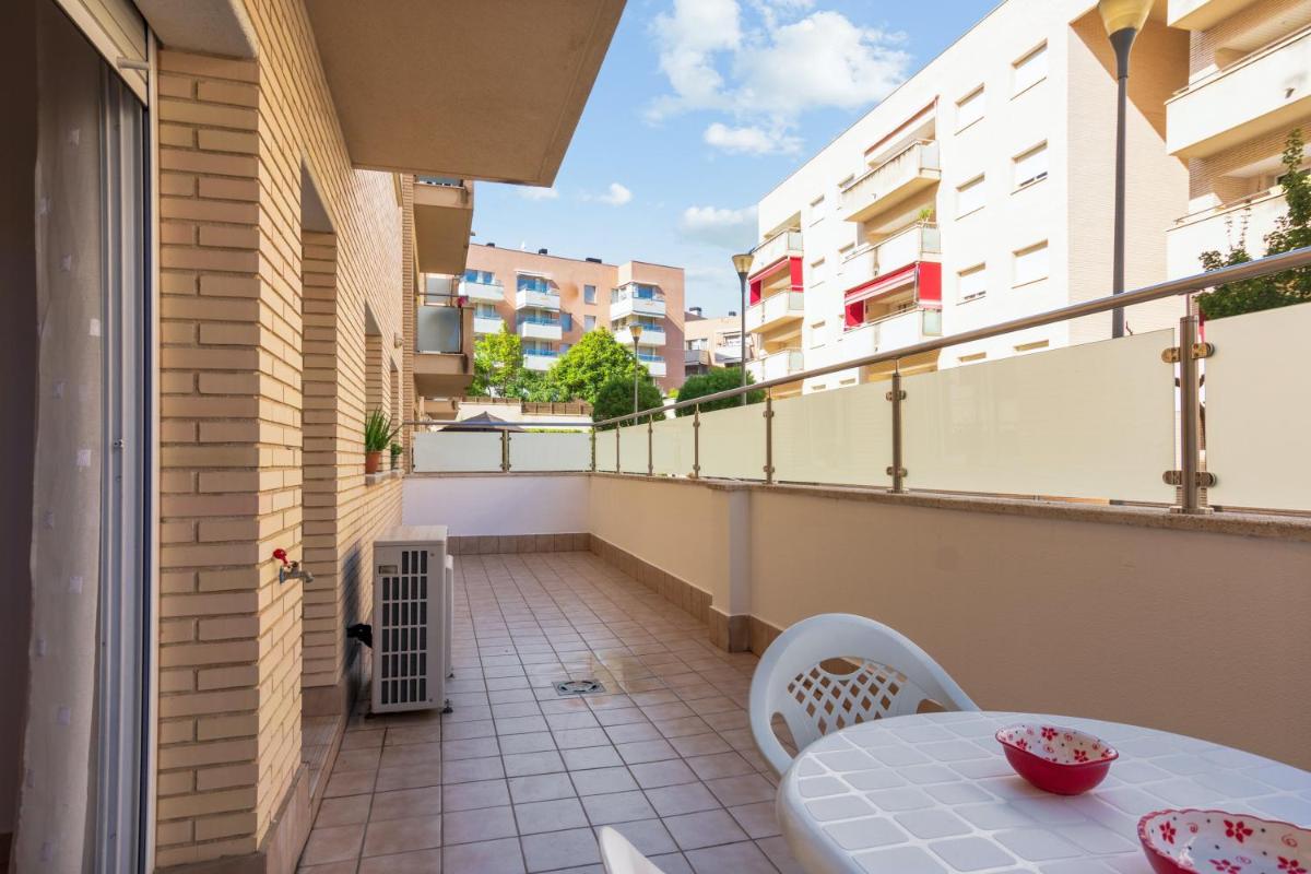 Elegant Apartment in Lloret de Mar, 85 m² with Pool - Housity