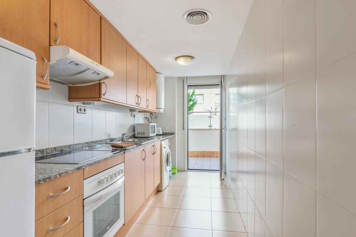 Elegant Apartment in Lloret de Mar, 85 m² with Pool - Housity