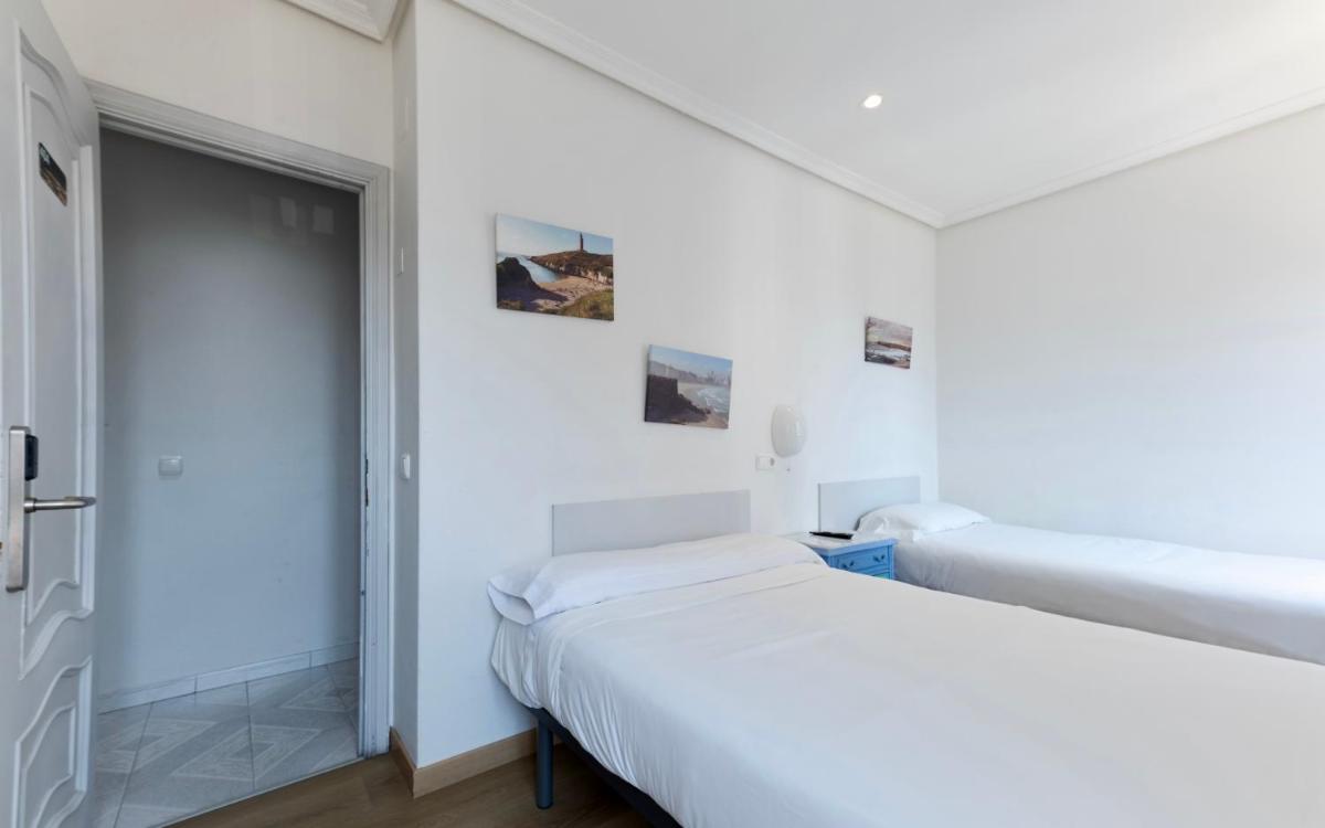 Hostal Costa Coruña - Housity