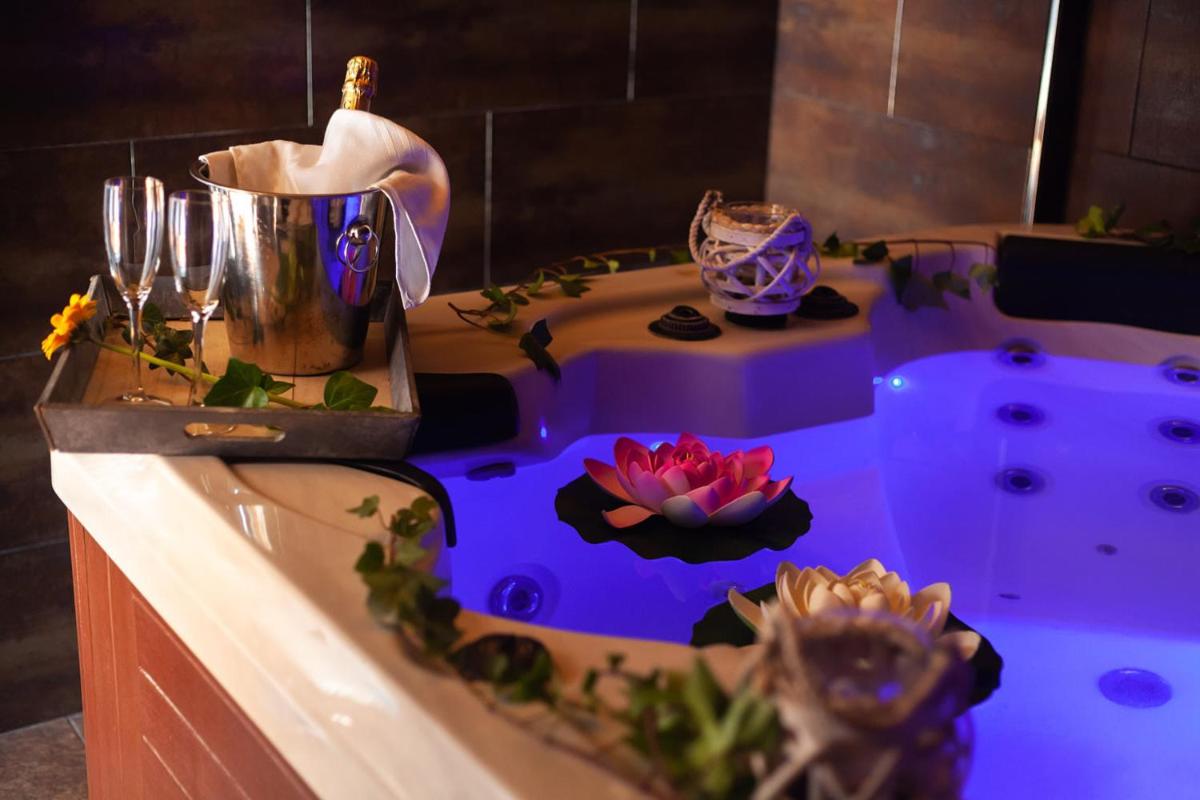 Charming House in Laroya + Jacuzzi - Housity