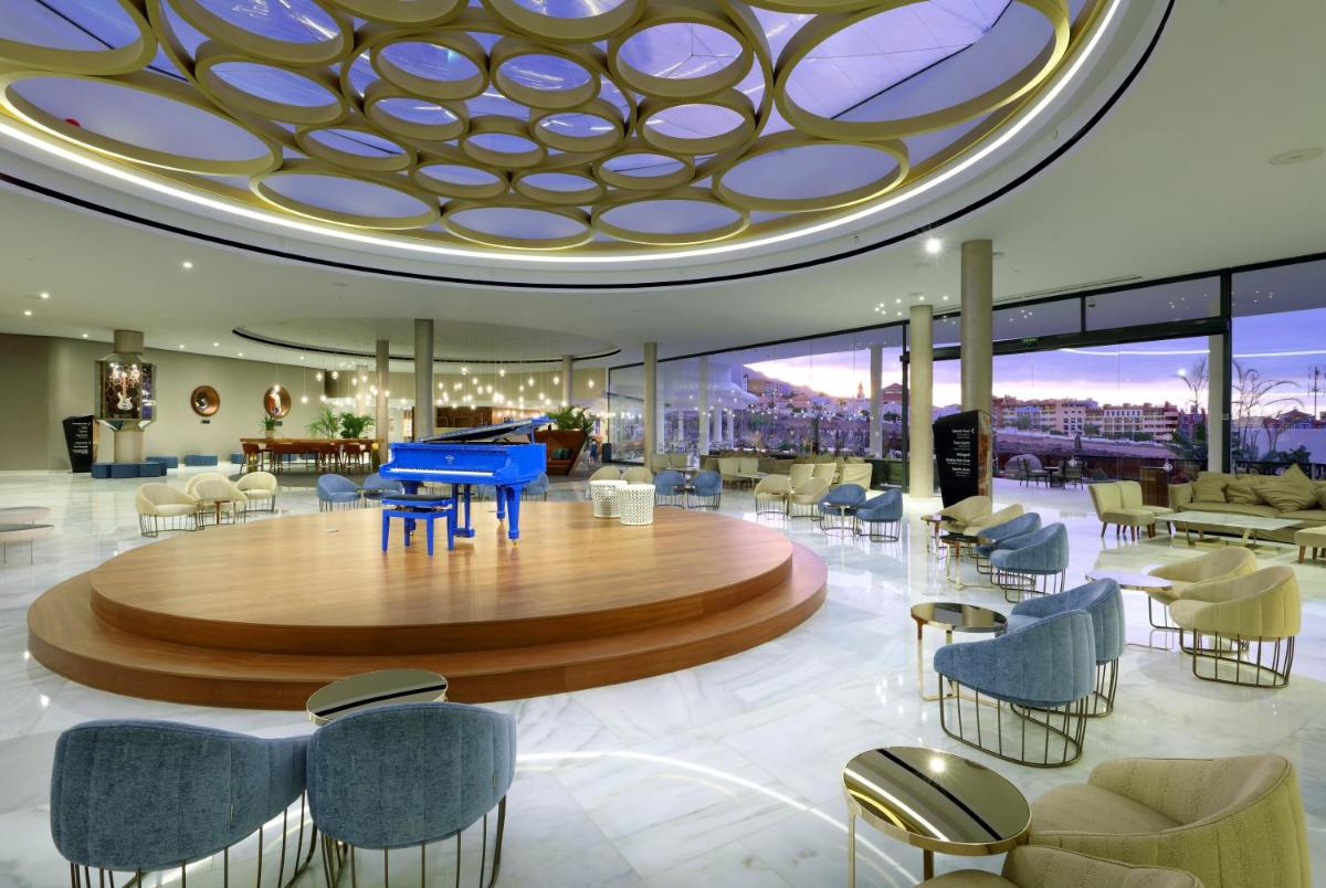 Un restaurante o sitio para comer en Hard Rock Hotel Tenerife