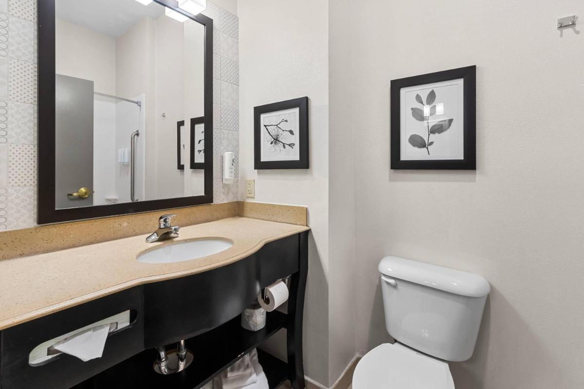 Country Inn & Suites by Radisson, Bowling Green, KY - Housity
