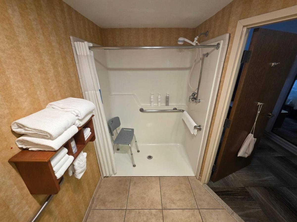 Country Inn & Suites by Radisson, Idaho Falls at the Mall - Housity