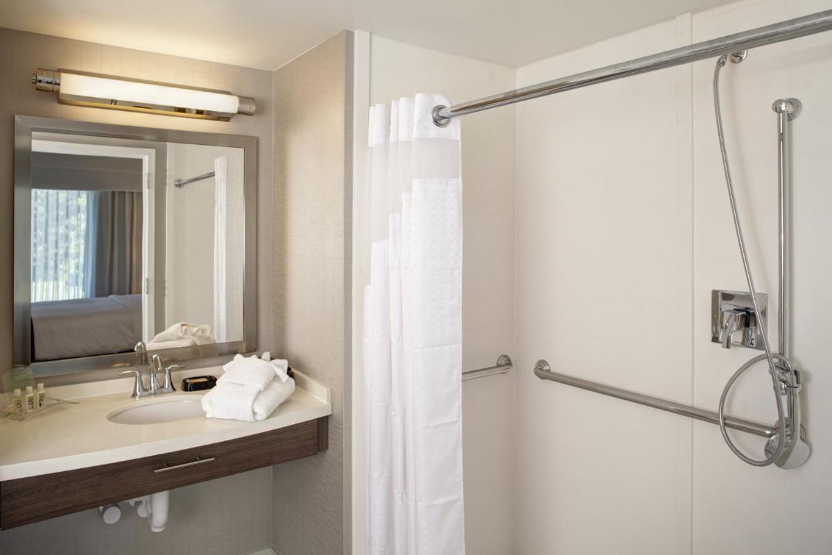 Holiday Inn Franklin - Cool Springs by IHG - Housity