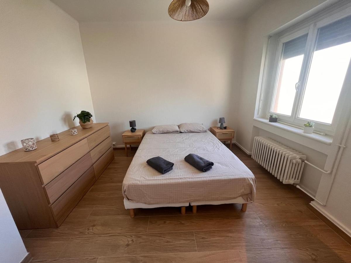 Modern 2 Bedroom Apartment, 4 People, Tram 2 min - Housity