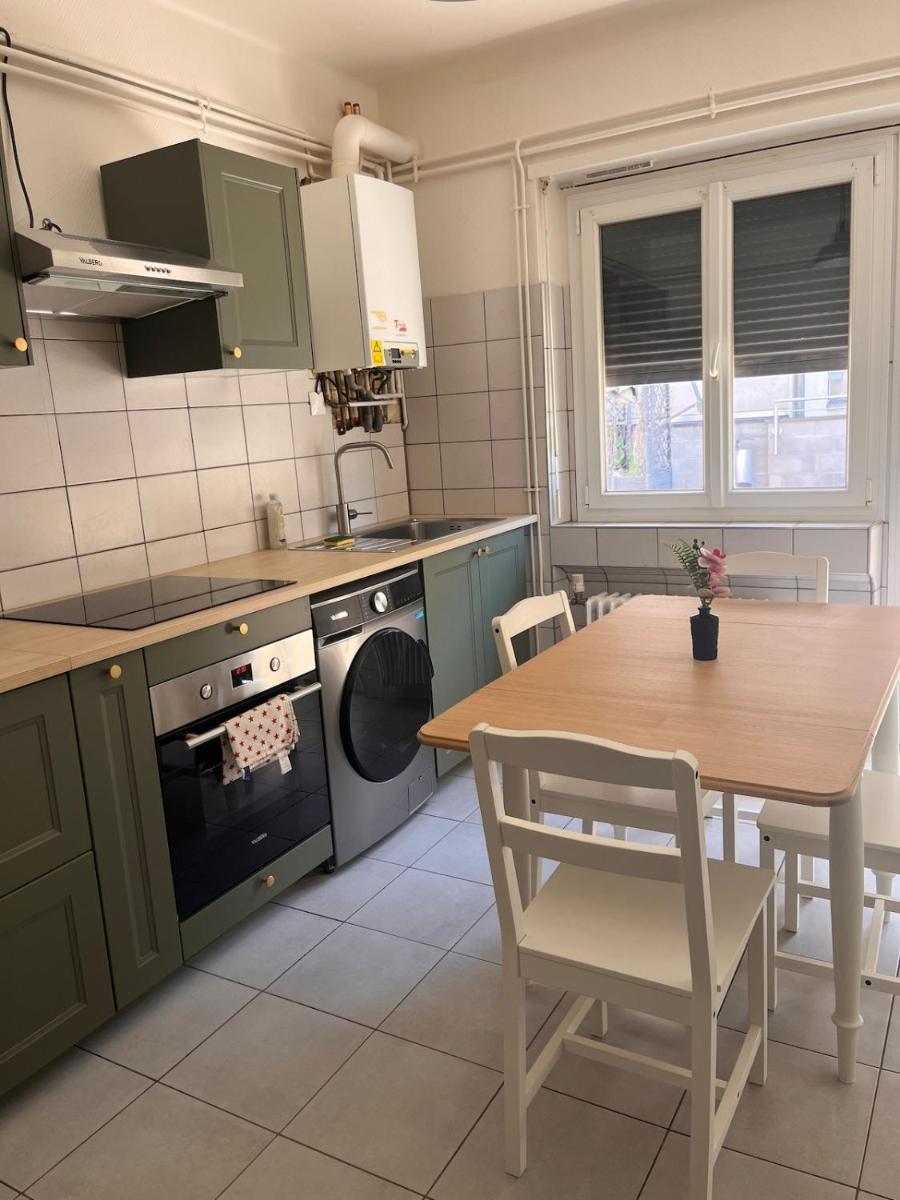 Modern 2 Bedroom Apartment, 4 People, Tram 2 min - Housity