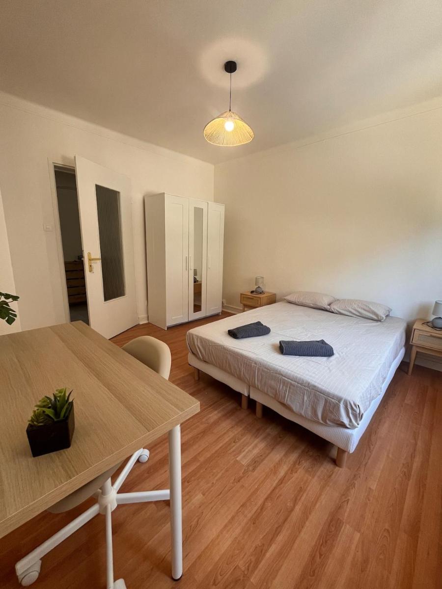 Modern 2 Bedroom Apartment, 4 People, Tram 2 min - Housity