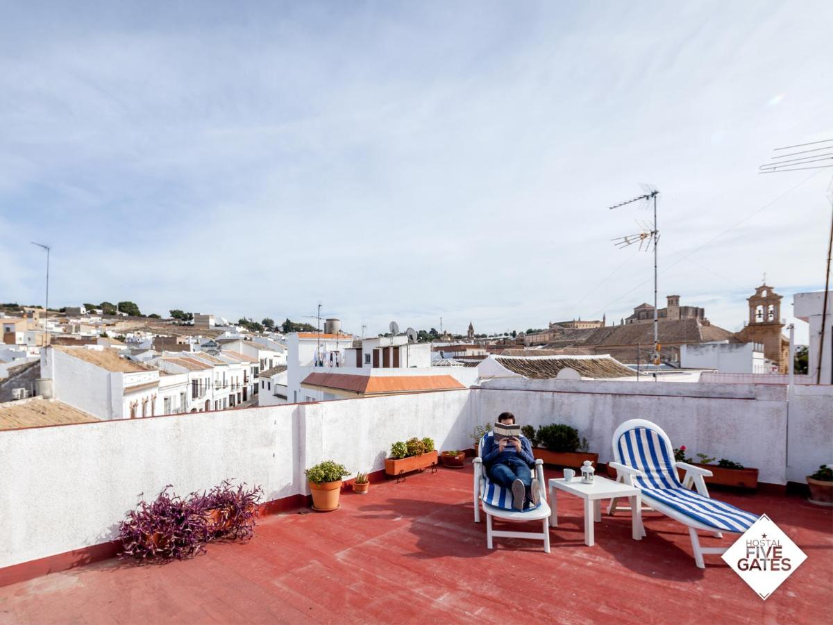 Hostal Five Gates - Housity