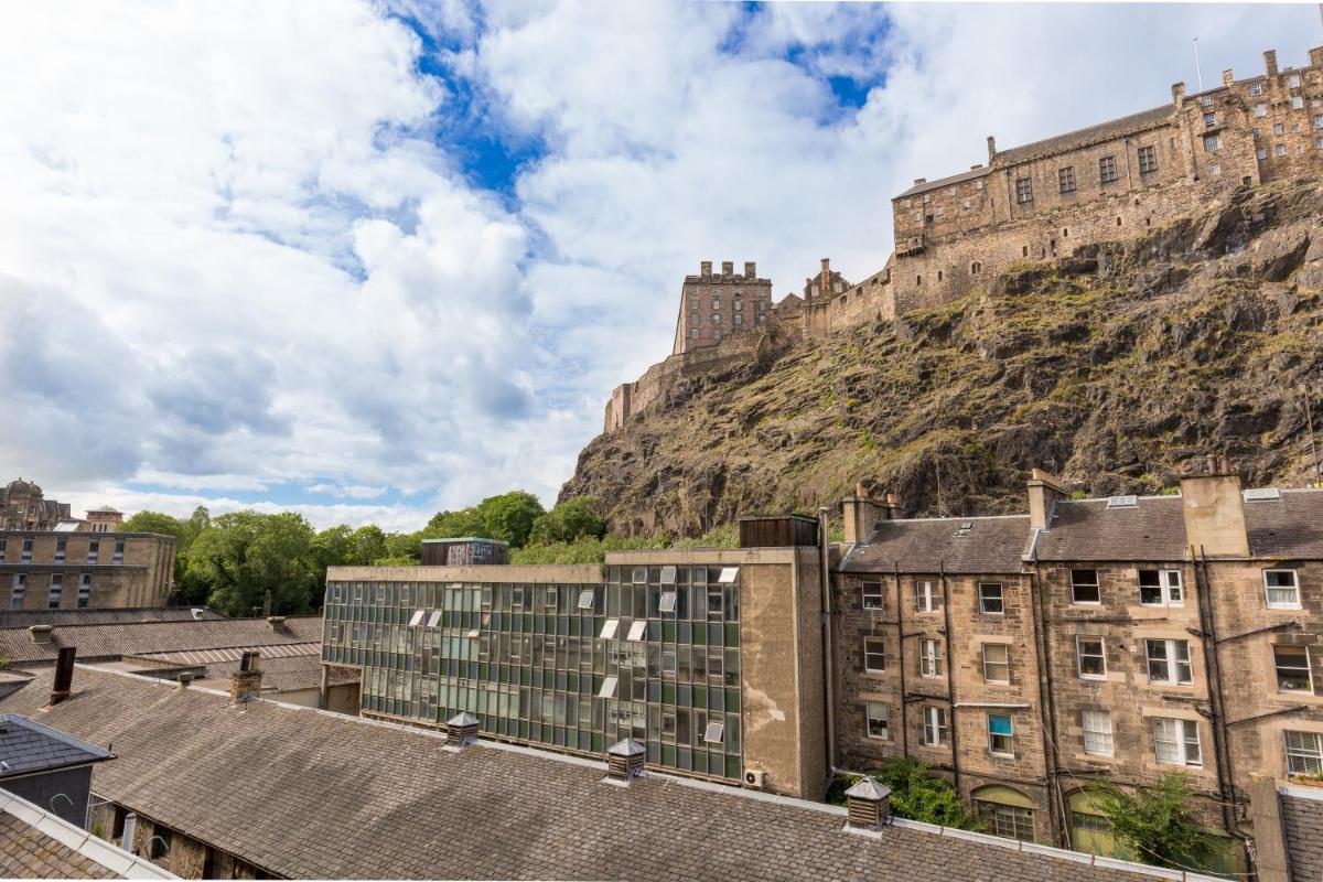 The Wee Thistle - Housity