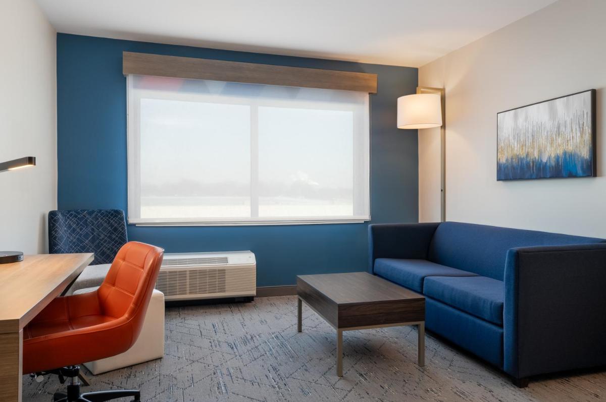 Holiday Inn Express & Suites Linden - Newark South by IHG - Housity