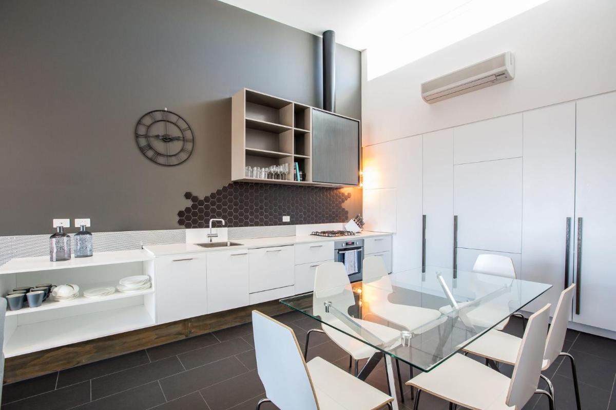 Magnificent Apartment + FREE car park near CBD - Housity