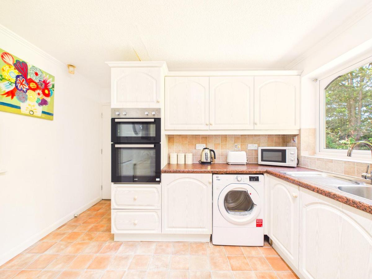 NEW Modern & Spacious Home in Oadby By Signature Stays - FREE Parking - Housity