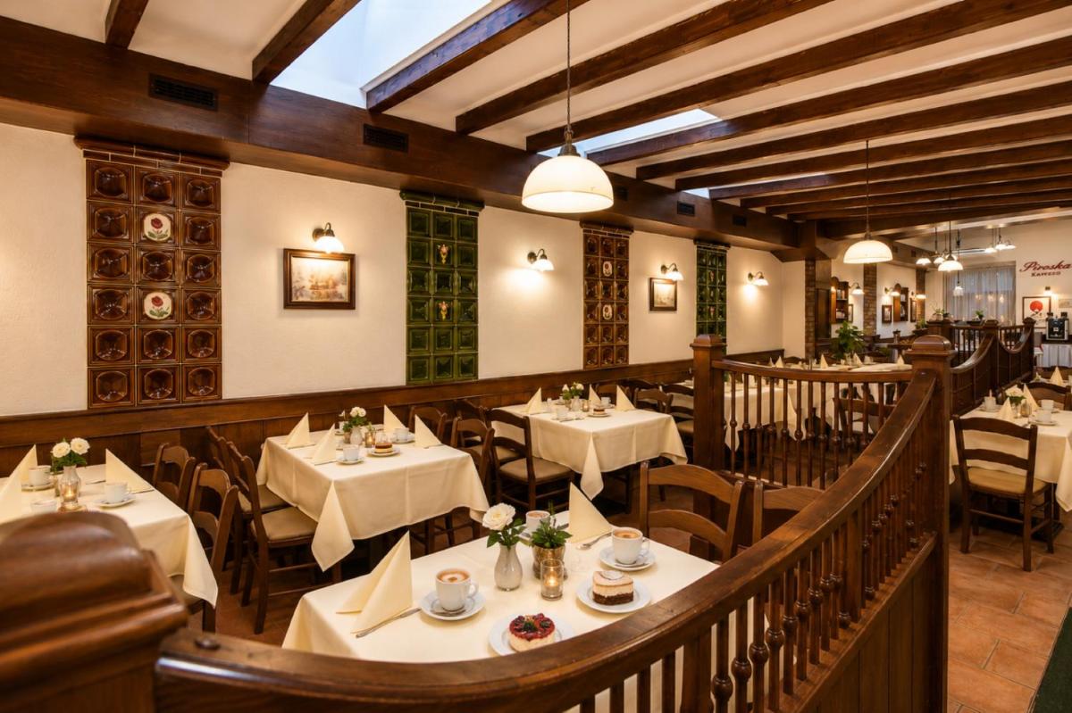 Hotel Piroska - Housity