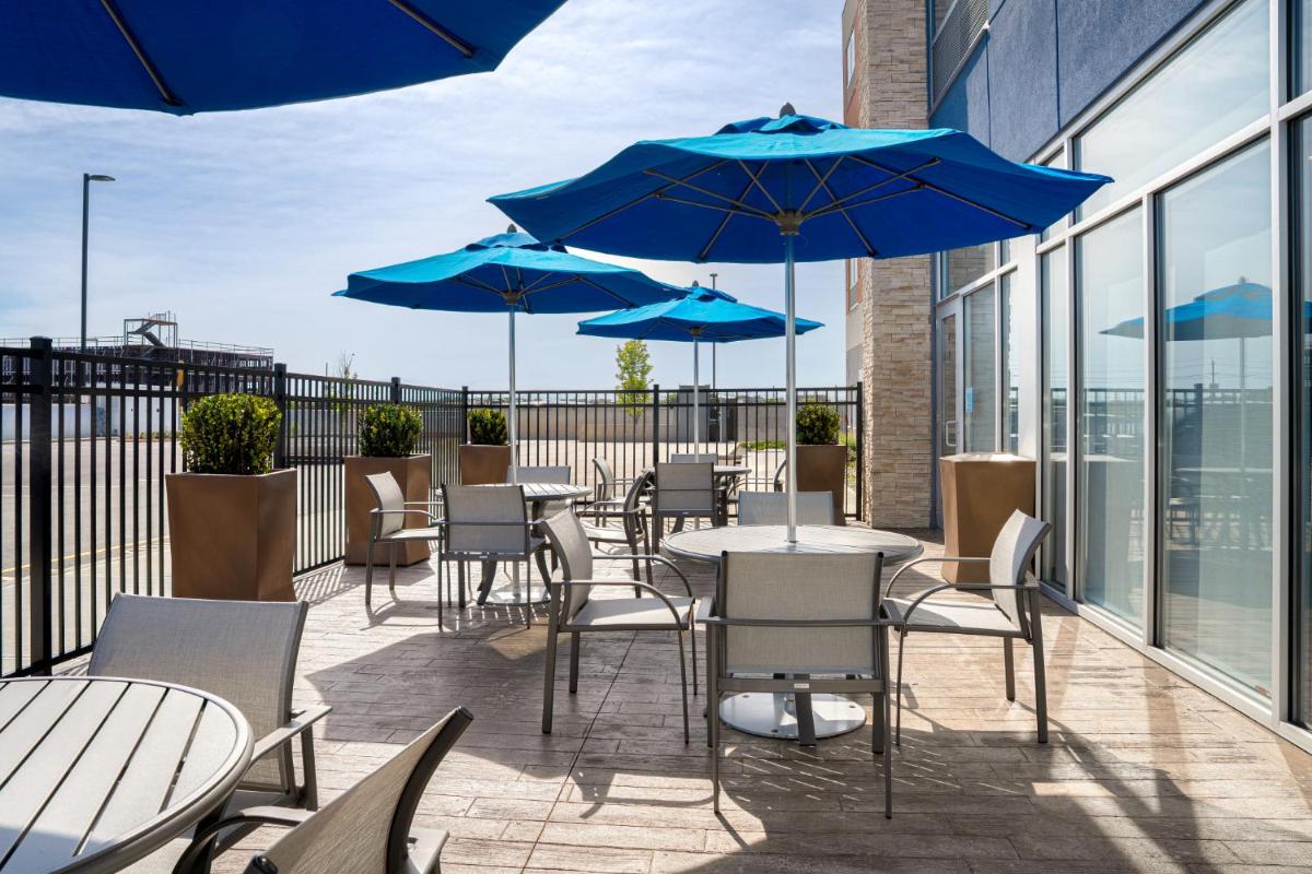 Holiday Inn Express & Suites Linden - Newark South by IHG - Housity