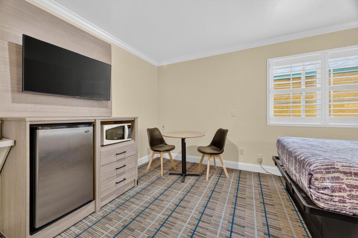 Seaside Inn Monterey - Housity