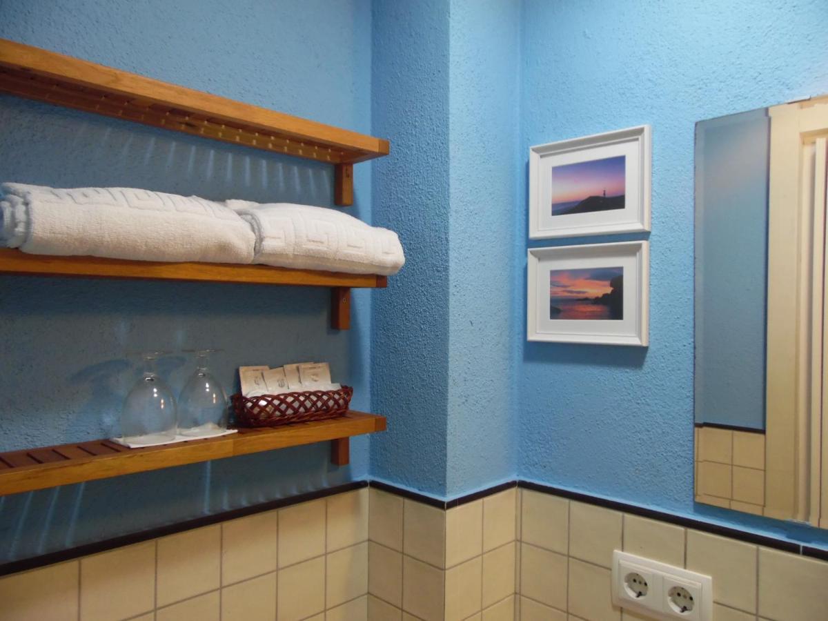 Hostal La Lluna - Housity