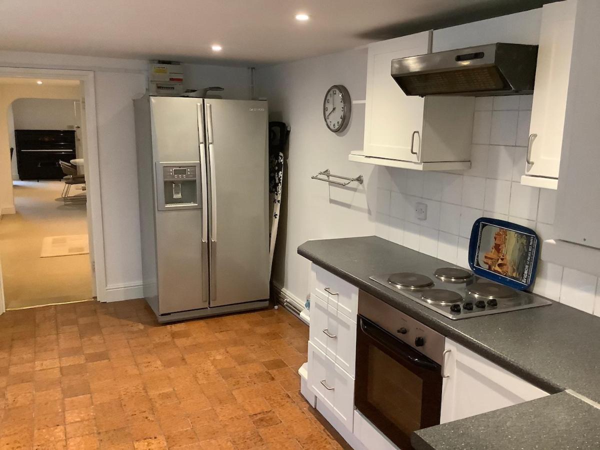 Large Seafront apartment close to Southsea Castle - Housity