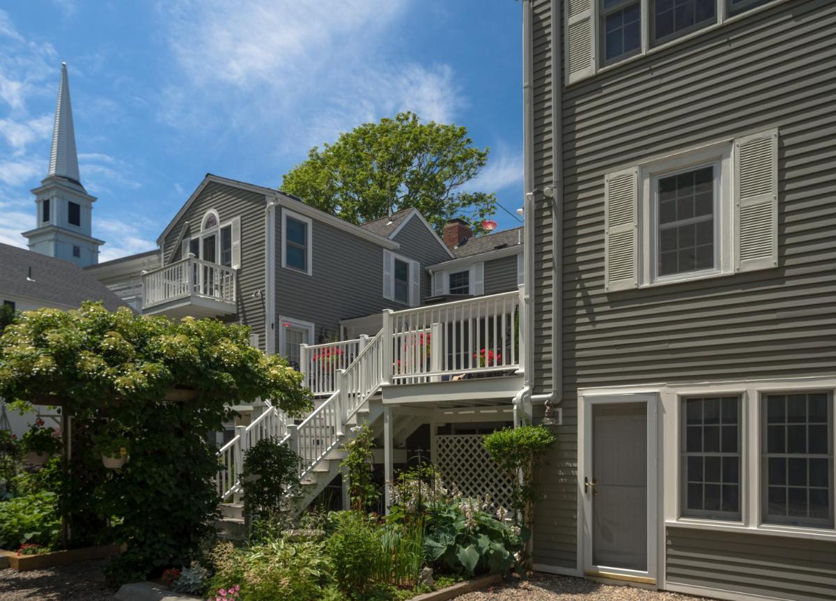 Old Harbor Inn - Housity