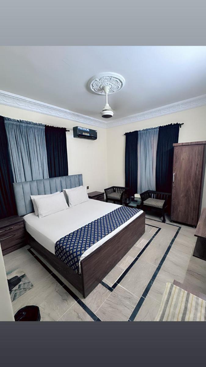 E Town Room Guest House Karachi - Housity
