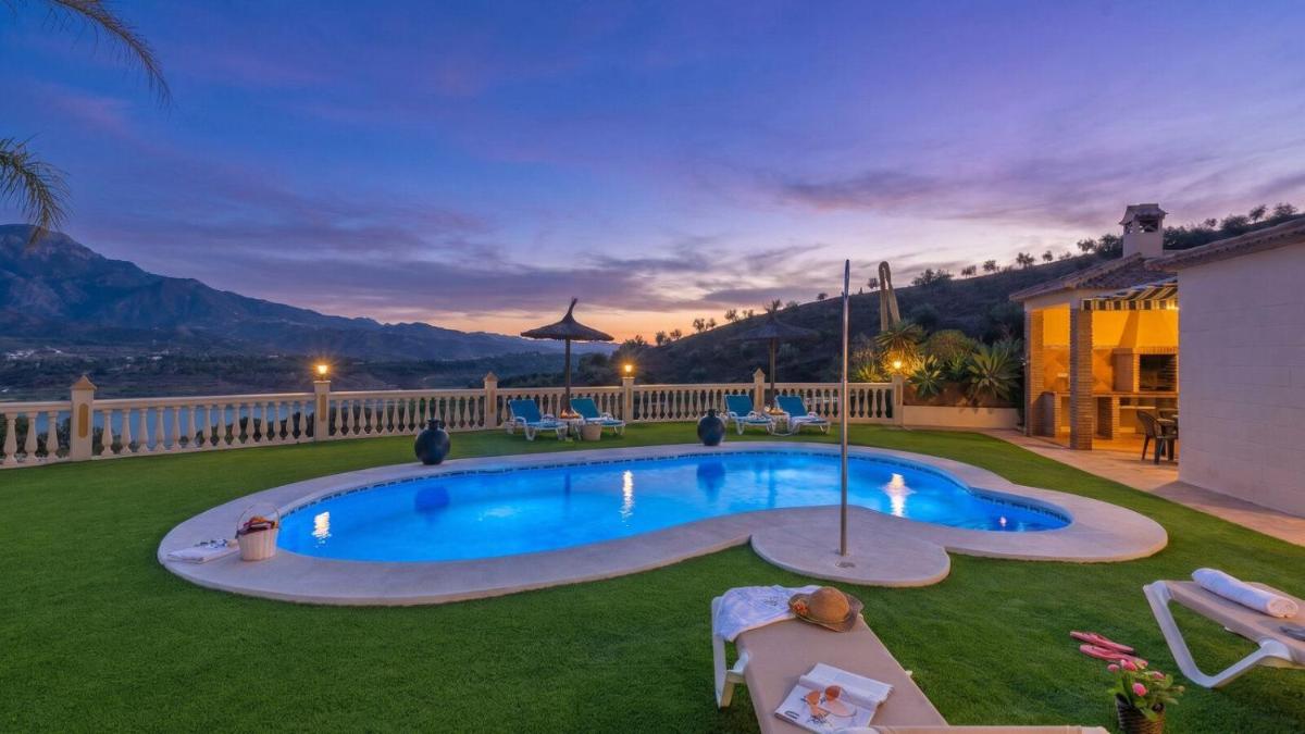 Cortijo Angela Viñuela by Ruralidays - Housity