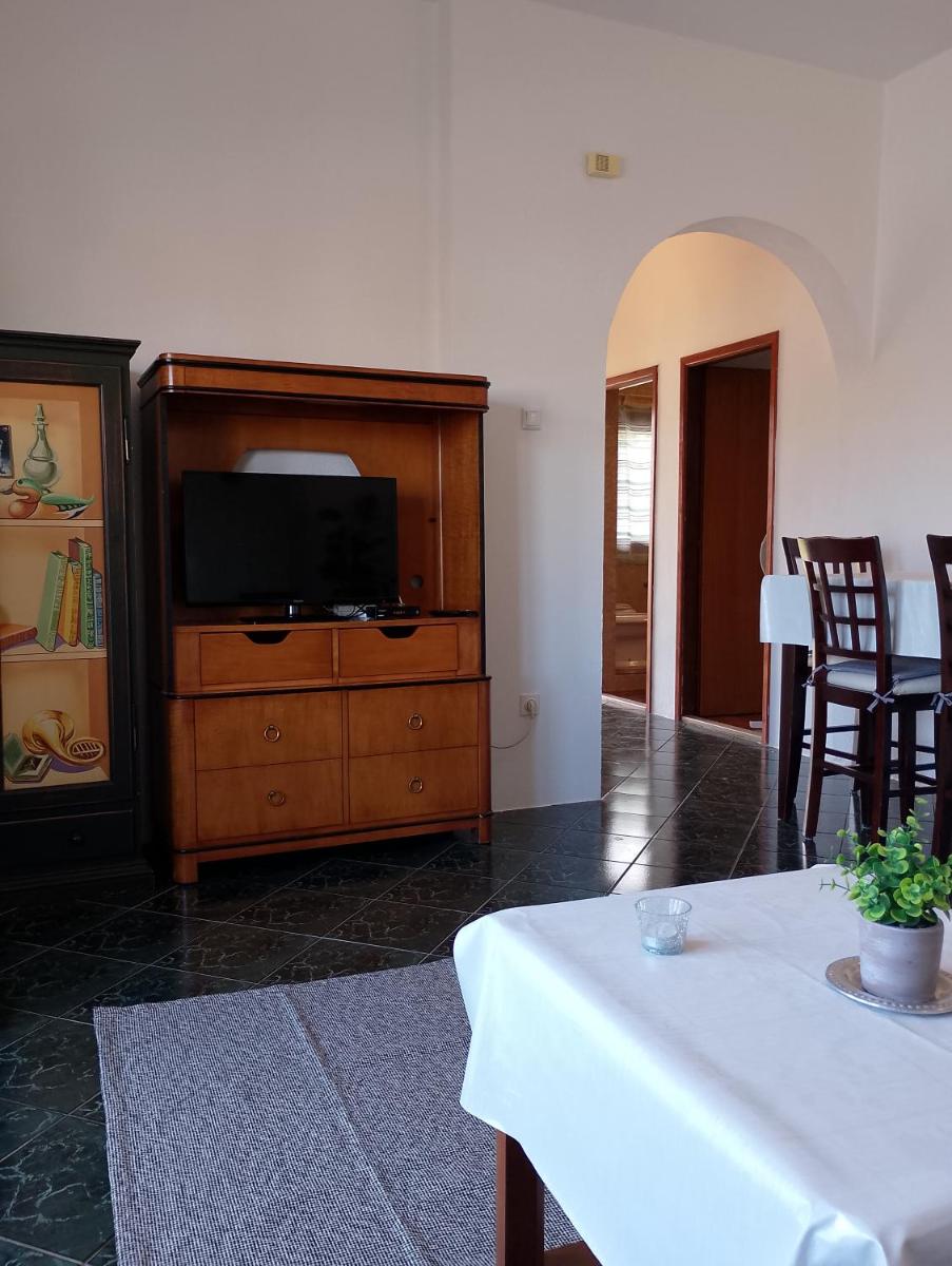 Apartment Lucky Star - 2 Bedroom, Sea View, Large Balcony, Free Parking, BBQ - Housity