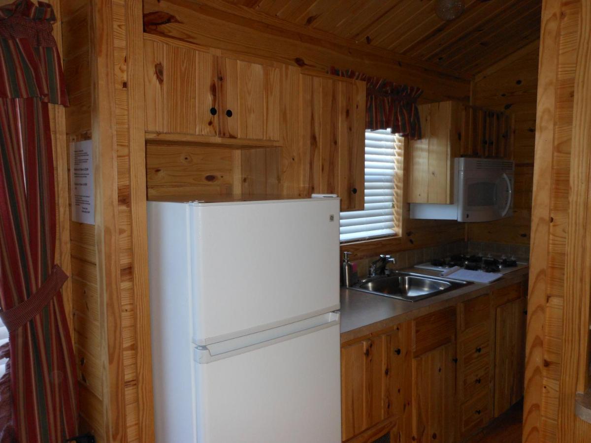 Oakzanita Springs Camping Resort Cabin 1 - Housity