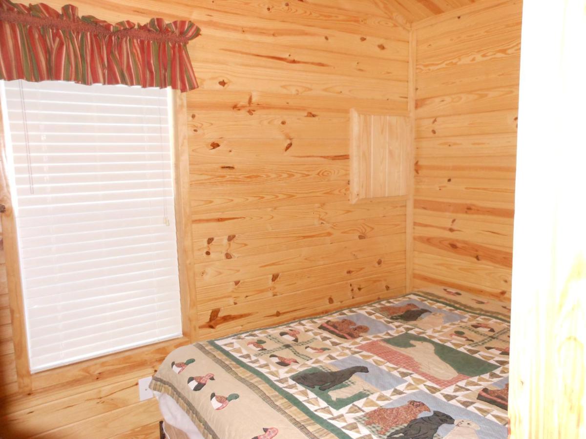 Oakzanita Springs Camping Resort Cabin 1 - Housity
