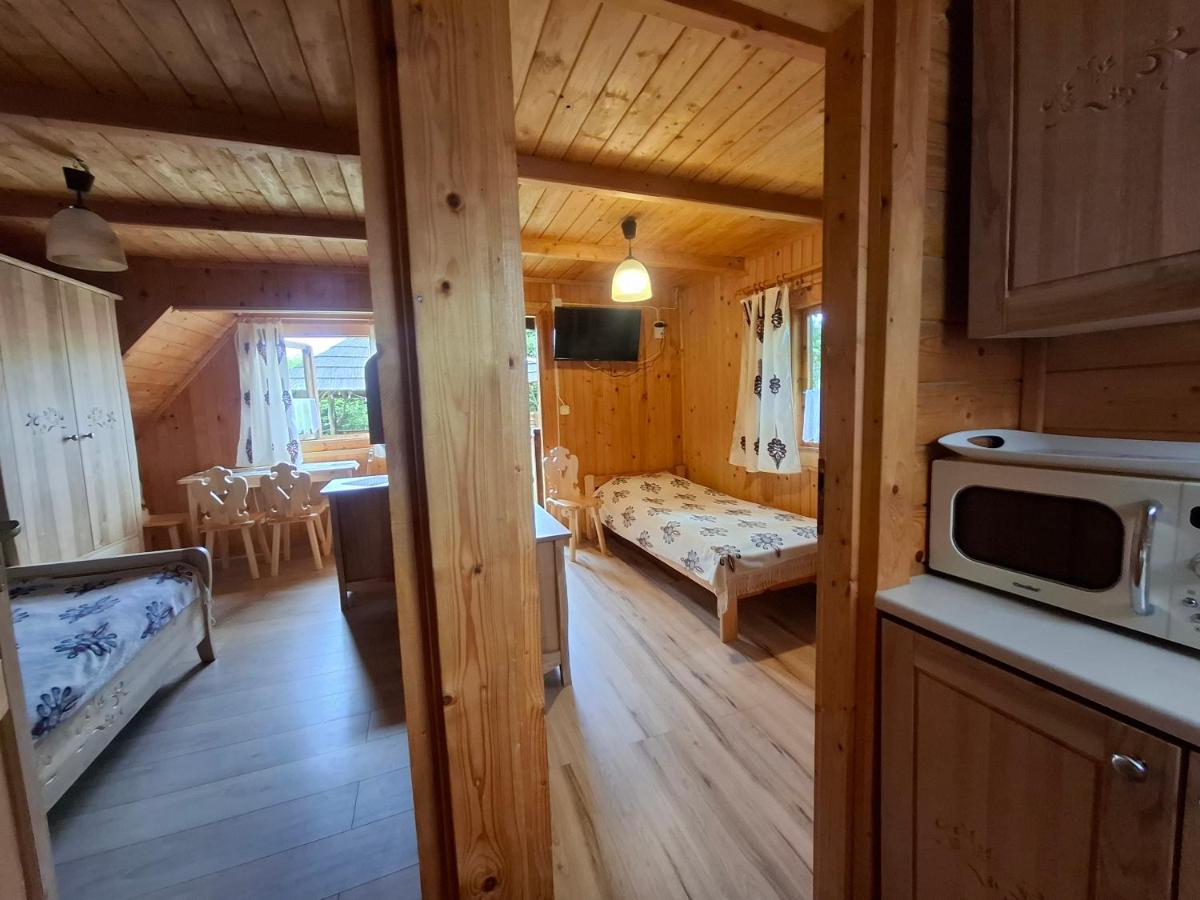 Pod Białą Skała - Housity
