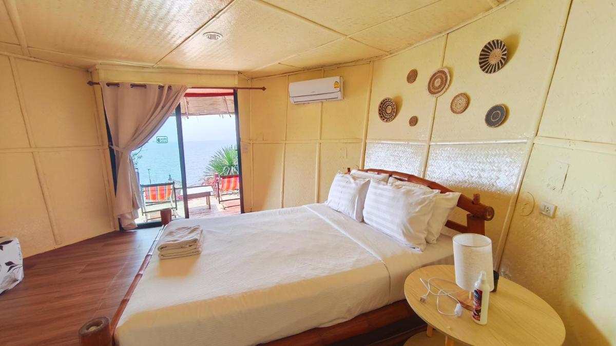 Pareehut Resort Koh Sichang - Housity